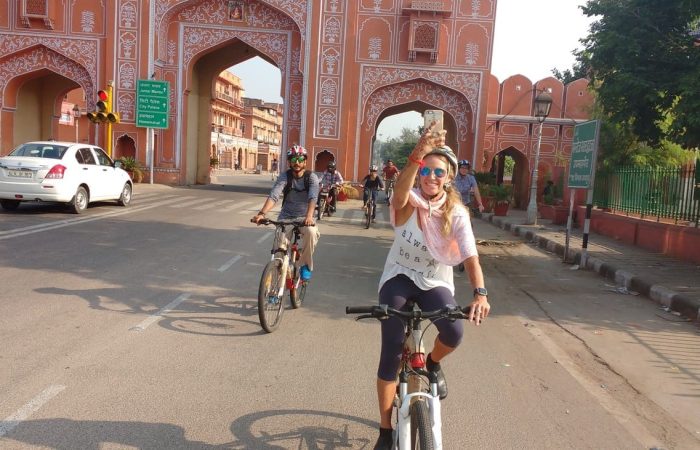 guests-enjoying-the-jaipur-city-cycle-tour